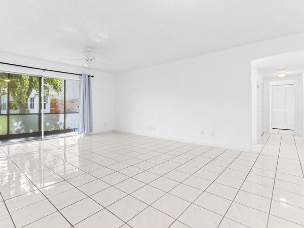 345 W Laurel Drive, Unit 2m, Margate, FL 33063