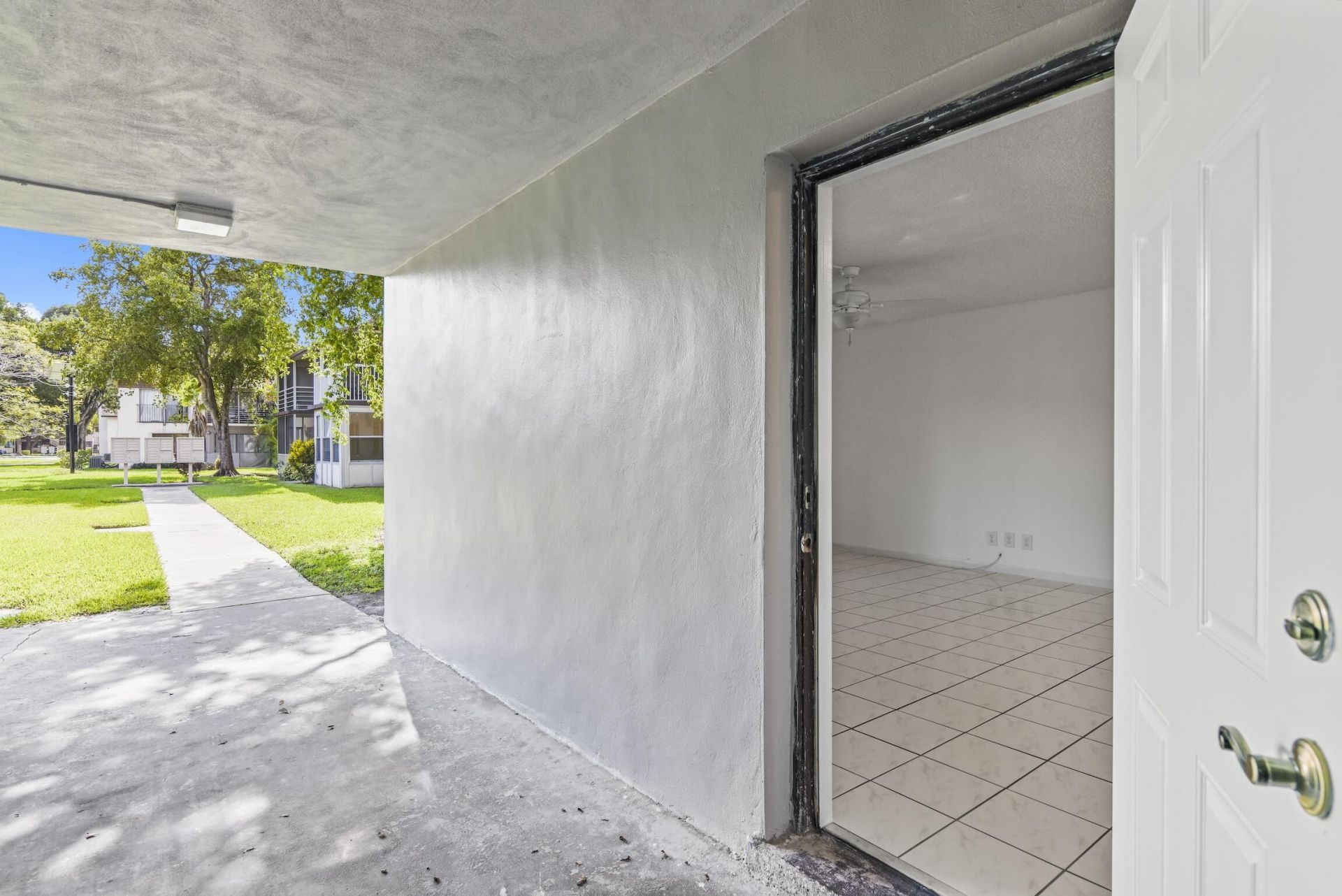 345 W Laurel Drive, Unit 2m, Margate, FL 33063 Photo