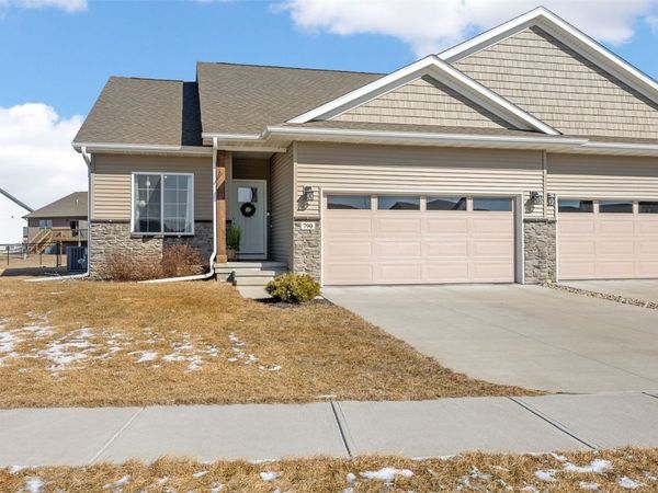 790 Oak Terrace Avenue , North Liberty, IA 52317