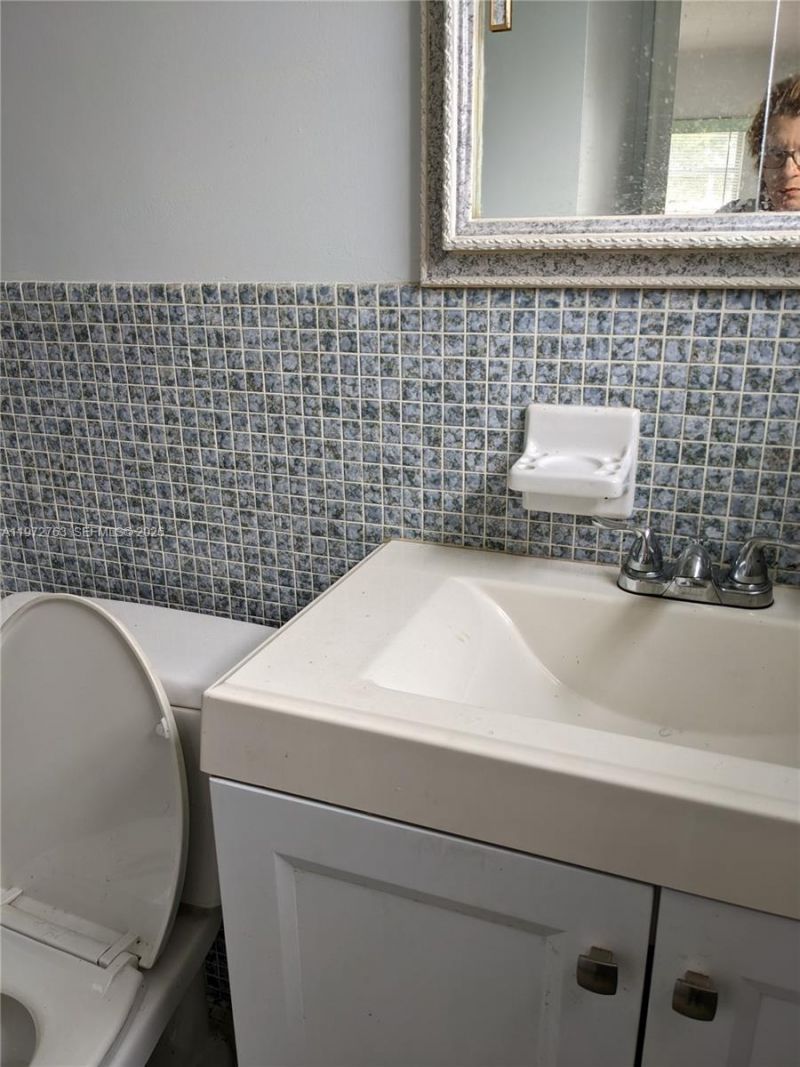 300 NE 191st St , Unit 211, Miami, FL 33179 Photo