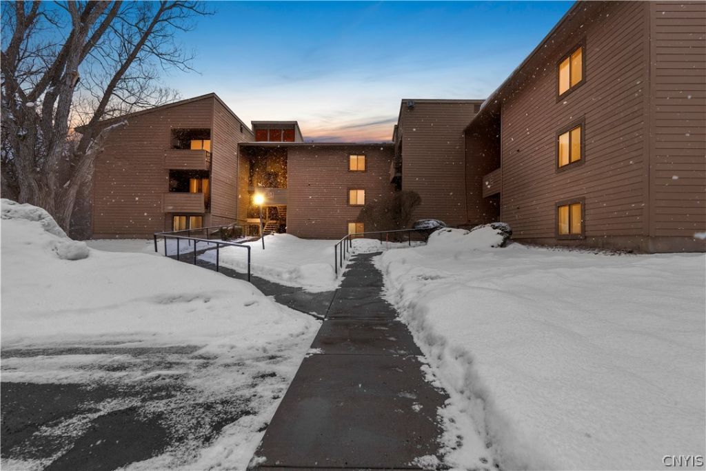 240 Watertree Drive, East Syracuse, NY 13057 Main Photo