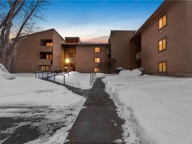 240 Watertree Drive, East Syracuse, NY 13057