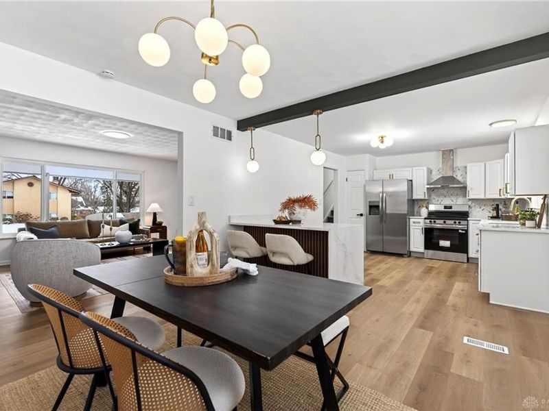 262 Laurel Oak Drive, Washington Township, OH 45459 Photo 2