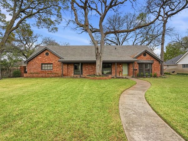 8625 Marys Creek Drive, Benbrook, TX 76116