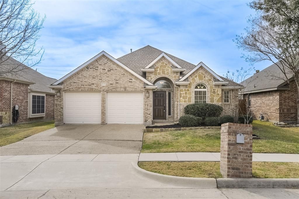 2727 Waterway Drive, Grand Prairie, TX 75054 Main Photo