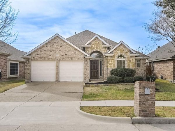 2727 Waterway Drive, Grand Prairie, TX 75054
