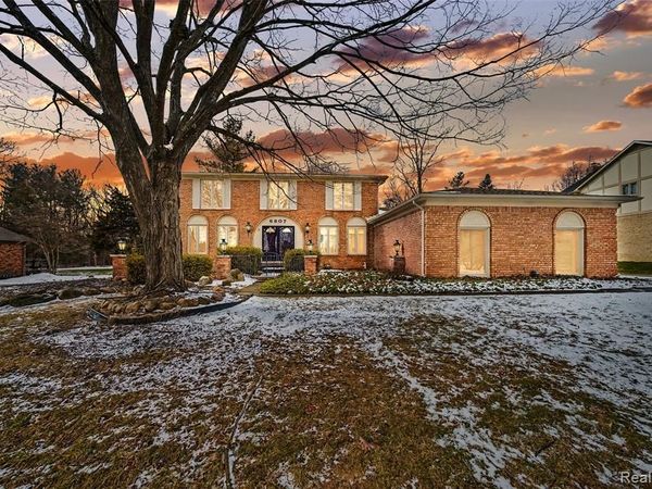 6807 Johnathon Drive, Troy, MI 48098