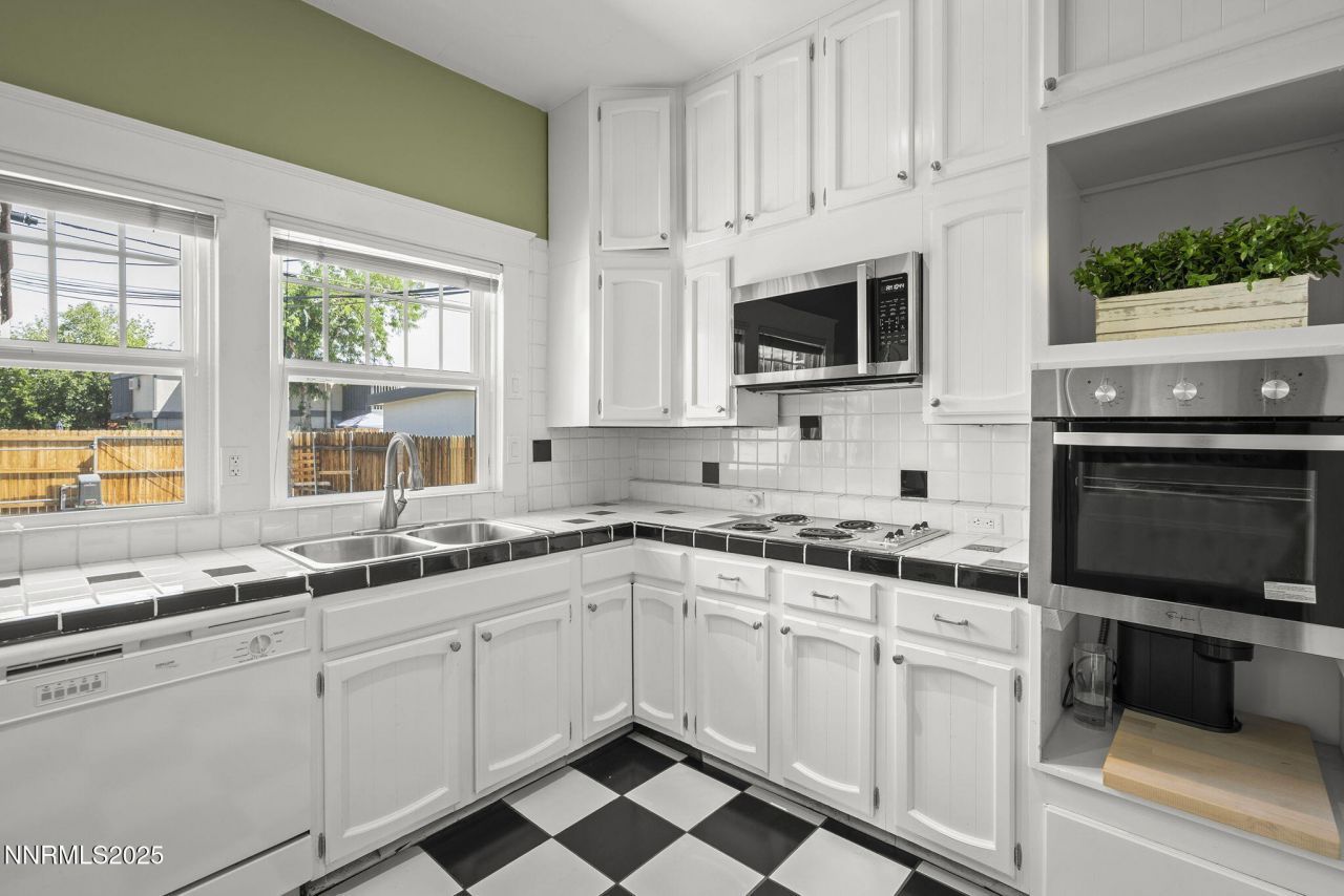 1055 Riverside Drive, Reno, NV 89503 Photo