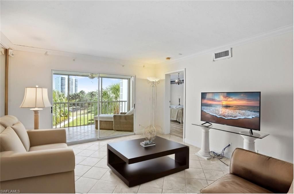 340 Horse Creek Dr, Unit 307, Naples, FL 34110 Photo