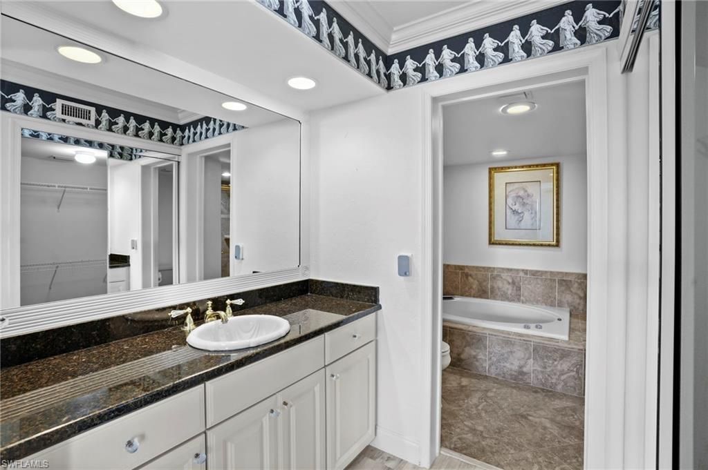 340 Horse Creek Dr, Unit 307, Naples, FL 34110 Photo