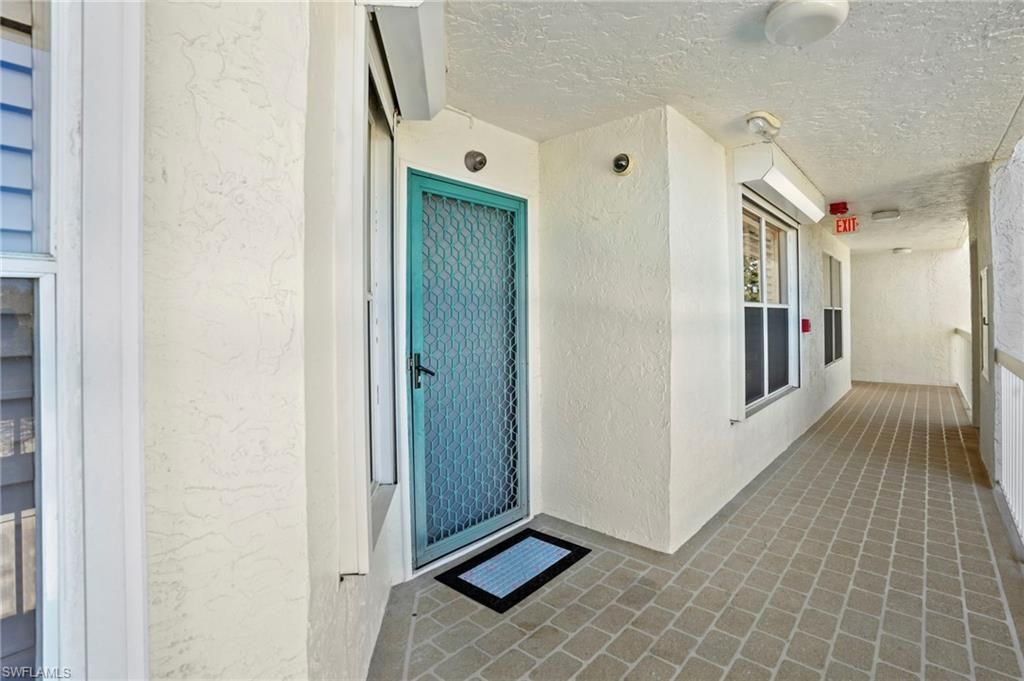340 Horse Creek Dr, Unit 307, Naples, FL 34110 Photo