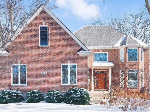 271 Woodstock Avenue, Clarendon Hills, IL 60514