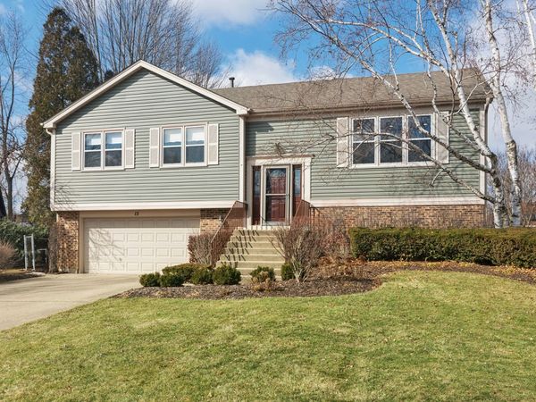 15 Newtown Court E, Buffalo Grove, IL 60089