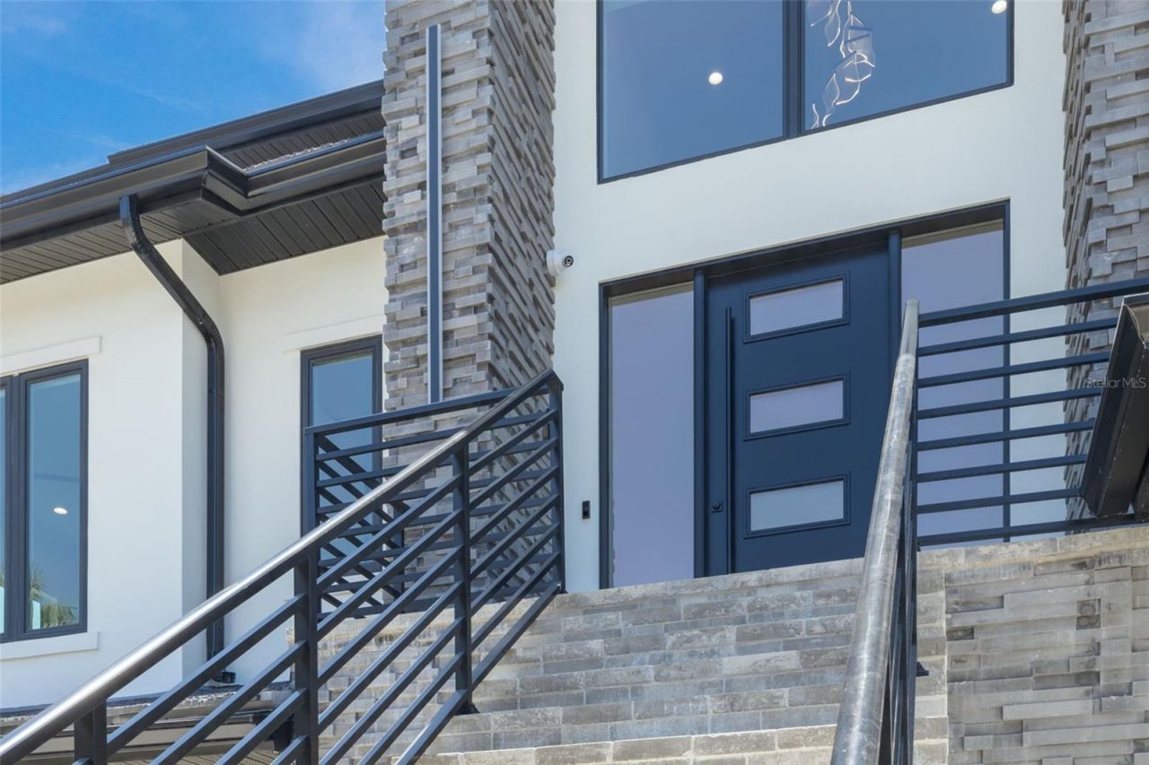 6012 Kipps Colony Drive E, Gulfport, FL 33707 Photo