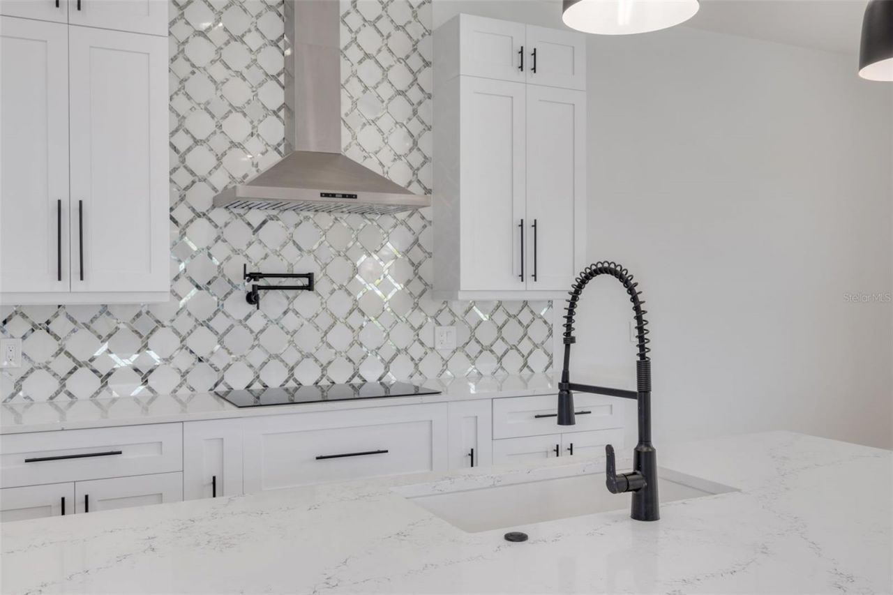 6012 Kipps Colony Drive E, Gulfport, FL 33707 Photo