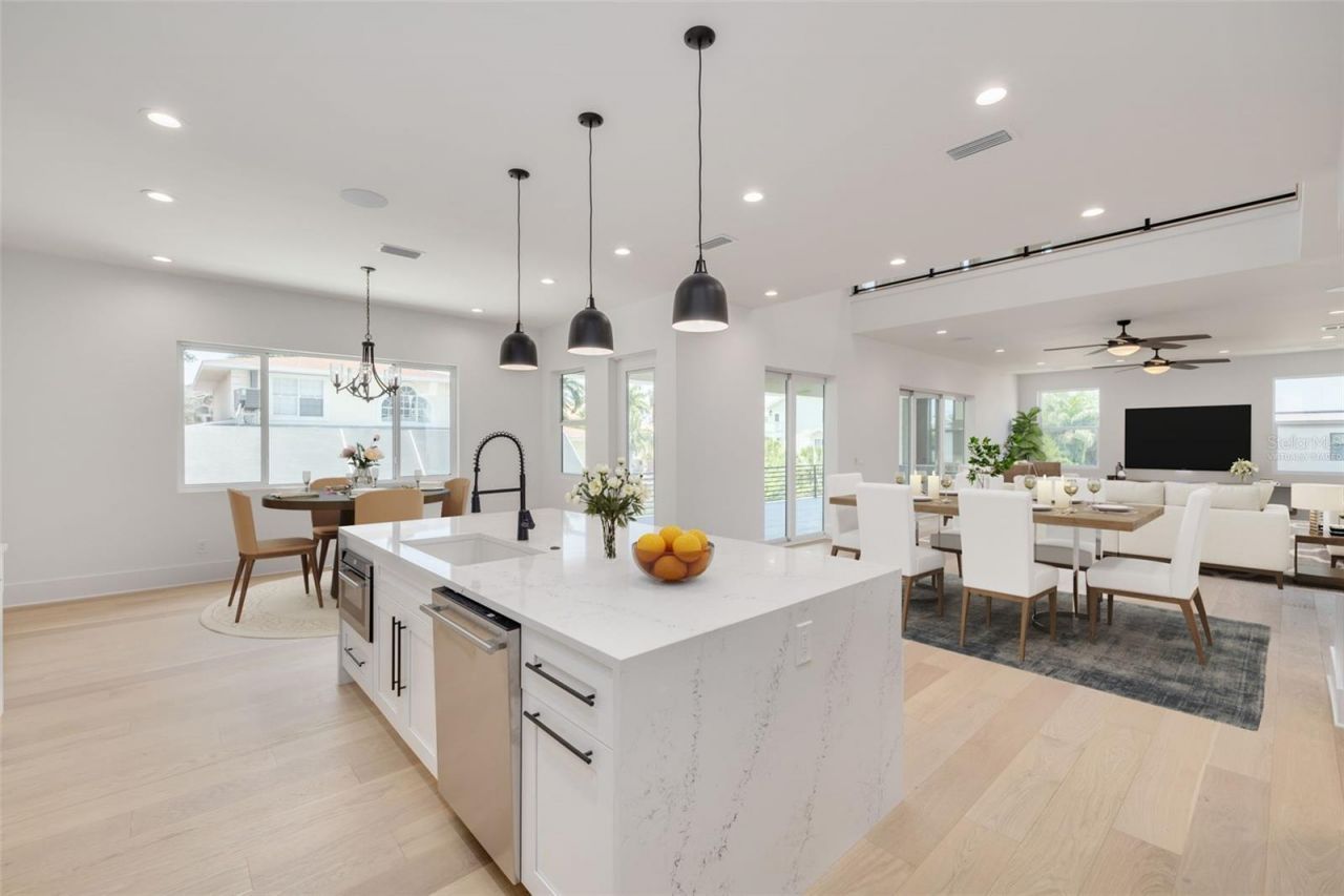 6012 Kipps Colony Drive E, Gulfport, FL 33707 Photo