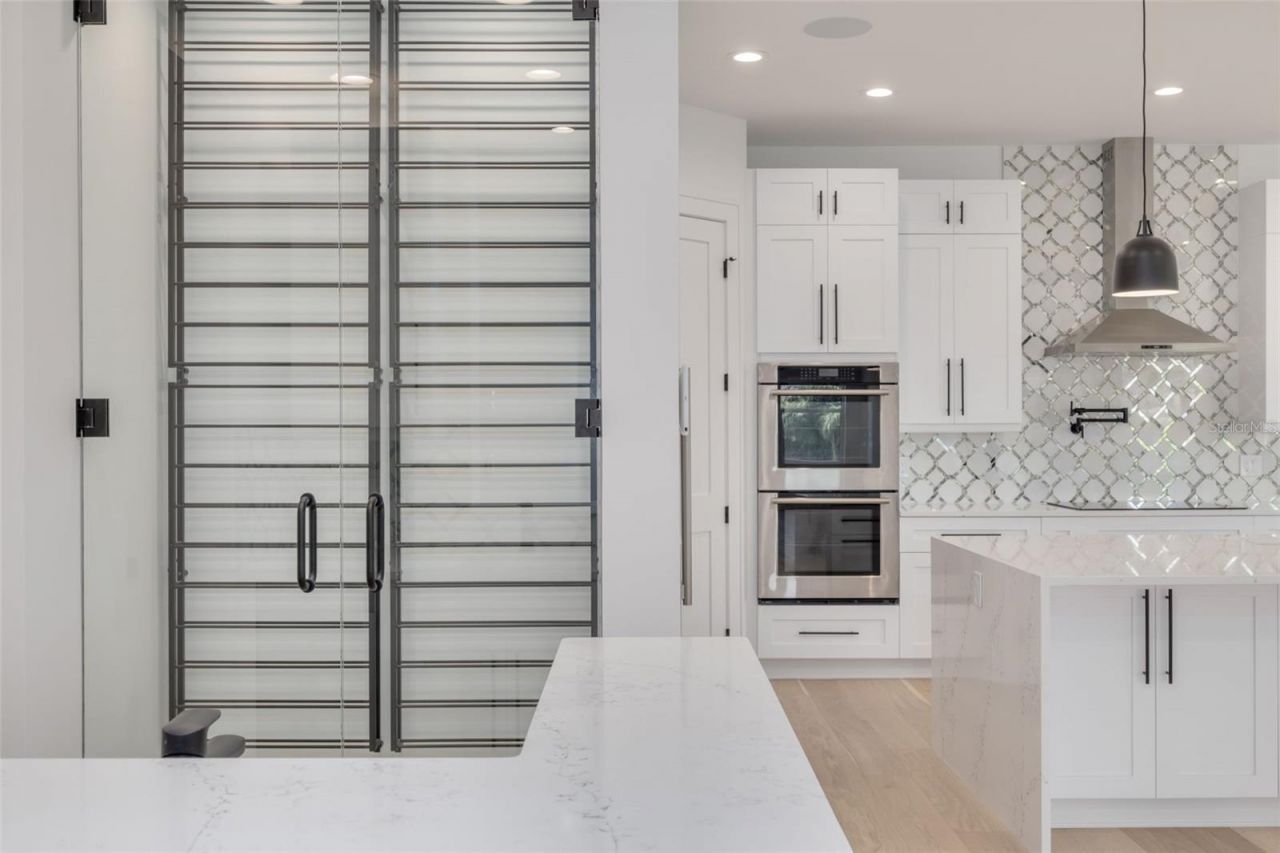 6012 Kipps Colony Drive E, Gulfport, FL 33707 Photo