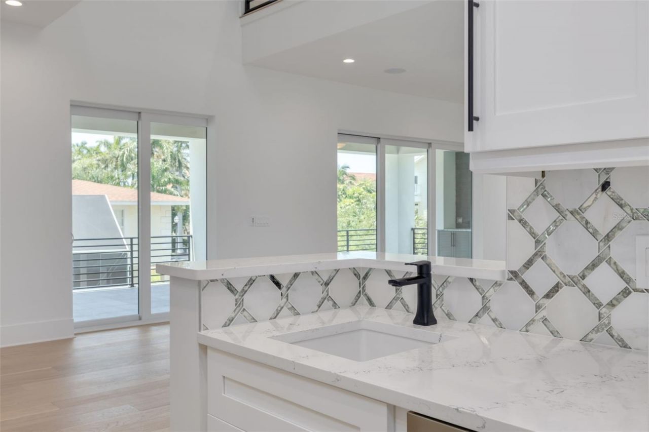 6012 Kipps Colony Drive E, Gulfport, FL 33707 Photo