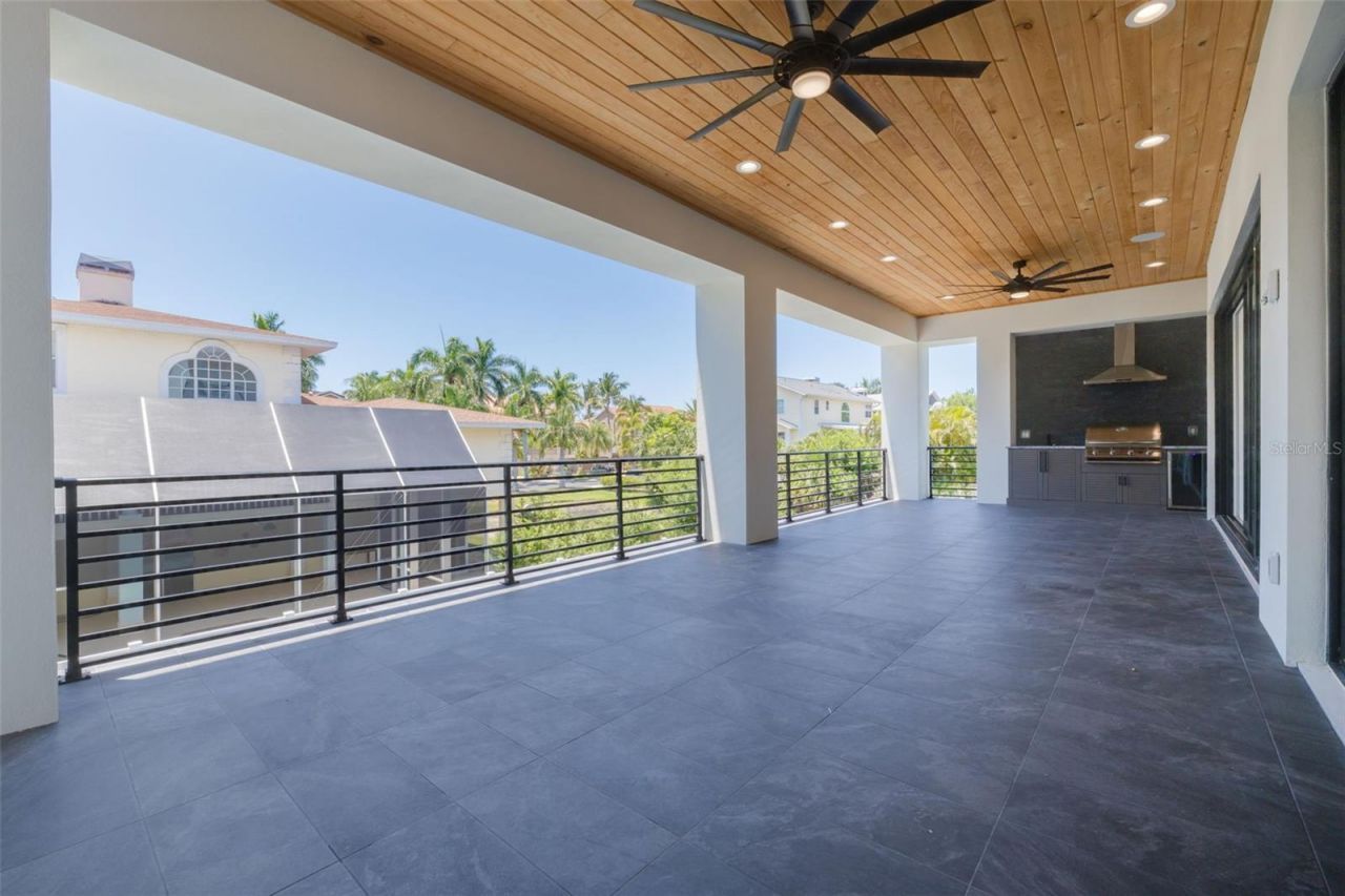 6012 Kipps Colony Drive E, Gulfport, FL 33707 Photo