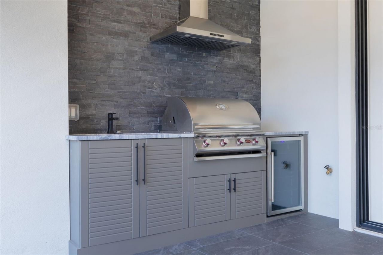 6012 Kipps Colony Drive E, Gulfport, FL 33707 Photo