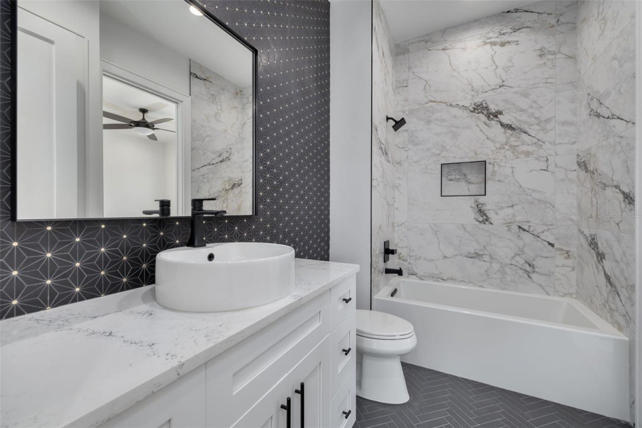 6012 Kipps Colony Drive E, Gulfport, FL 33707 Photo