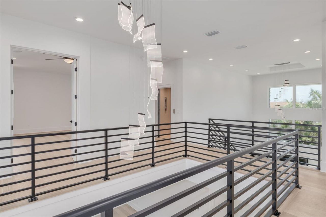 6012 Kipps Colony Drive E, Gulfport, FL 33707 Photo