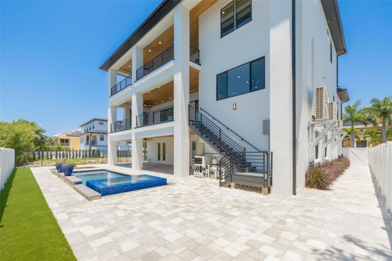 6012 Kipps Colony Drive E, Gulfport, FL 33707 Photo