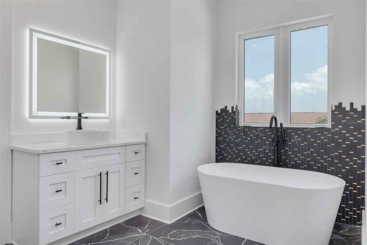 6012 Kipps Colony Drive E, Gulfport, FL 33707 Photo