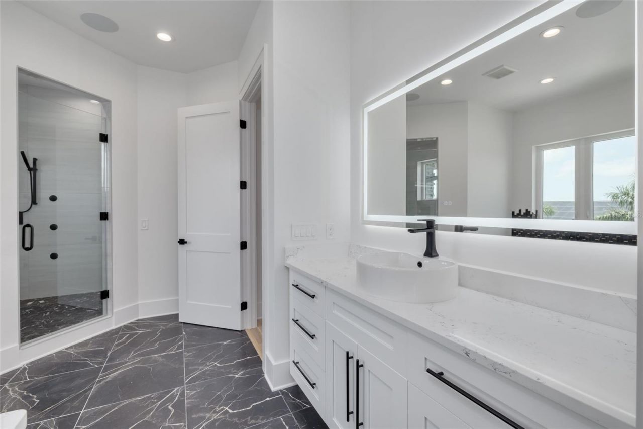 6012 Kipps Colony Drive E, Gulfport, FL 33707 Photo