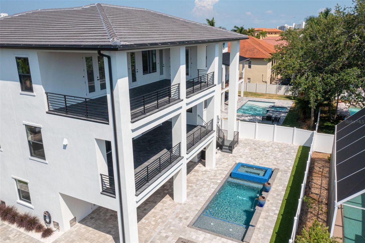 6012 Kipps Colony Drive E, Gulfport, FL 33707 Photo