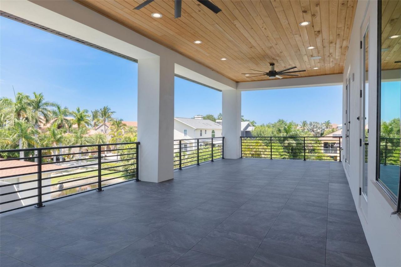 6012 Kipps Colony Drive E, Gulfport, FL 33707 Photo