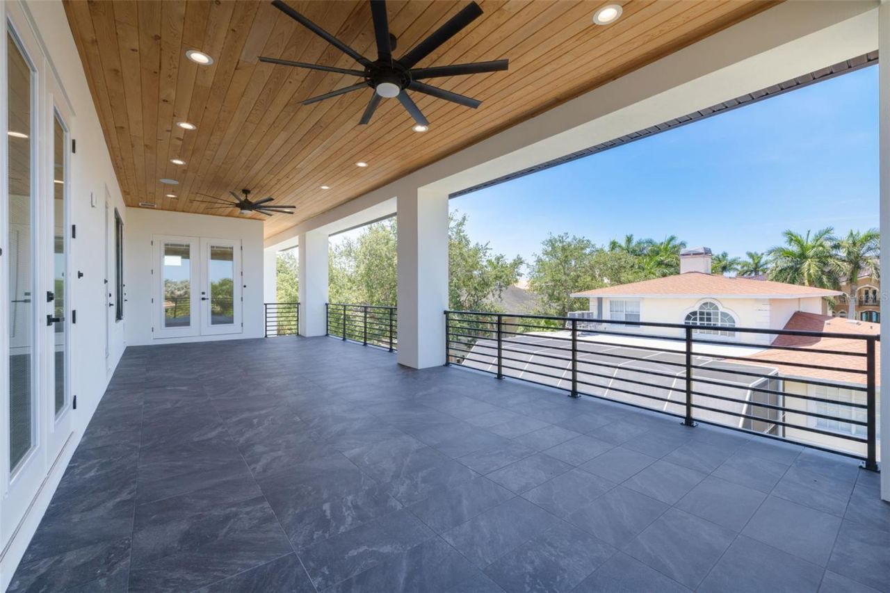 6012 Kipps Colony Drive E, Gulfport, FL 33707 Photo