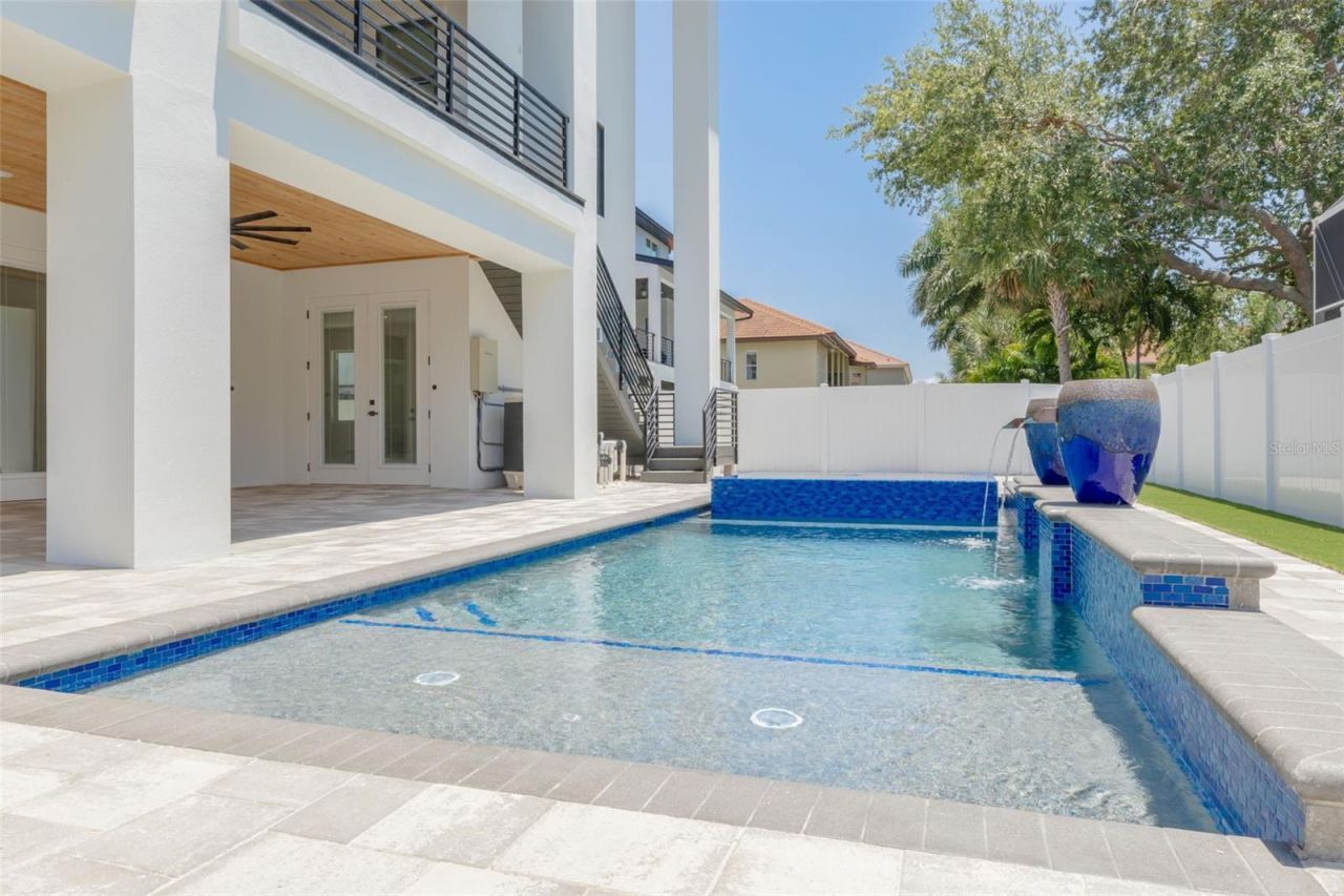 6012 Kipps Colony Drive E, Gulfport, FL 33707 Photo