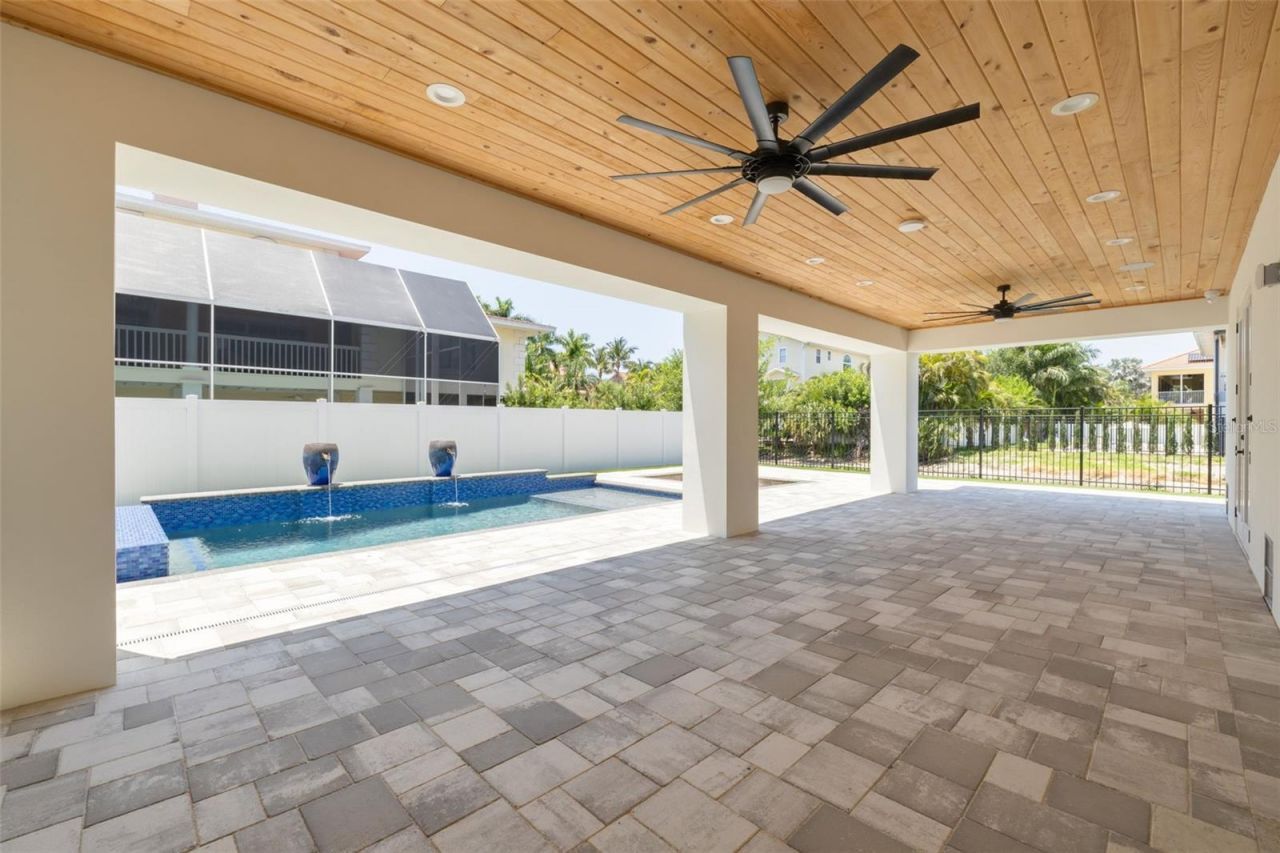 6012 Kipps Colony Drive E, Gulfport, FL 33707 Photo