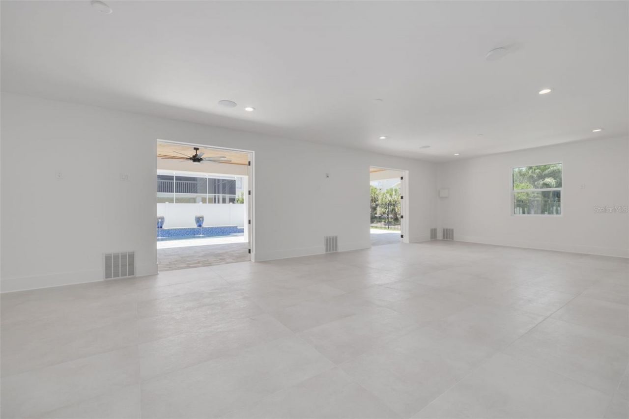 6012 Kipps Colony Drive E, Gulfport, FL 33707 Photo