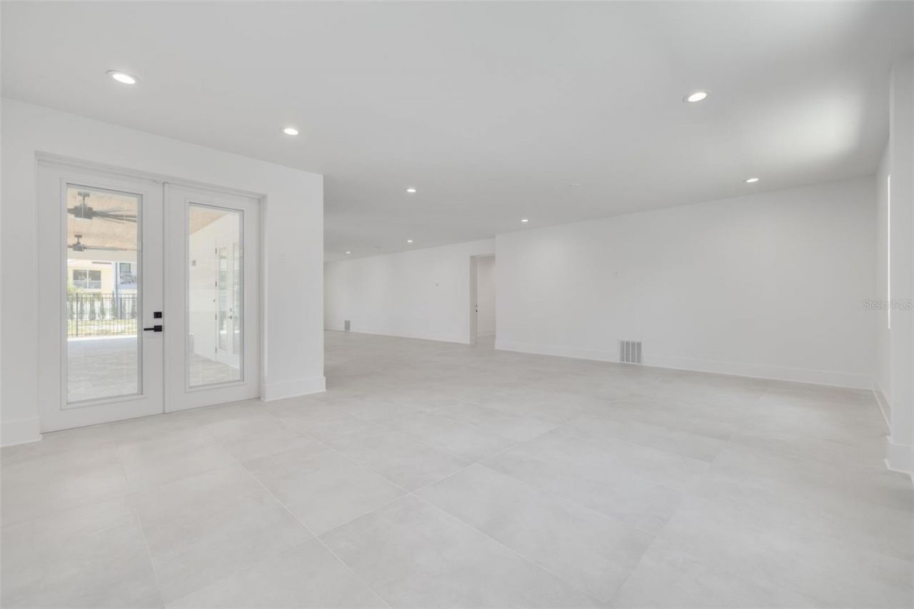 6012 Kipps Colony Drive E, Gulfport, FL 33707 Photo