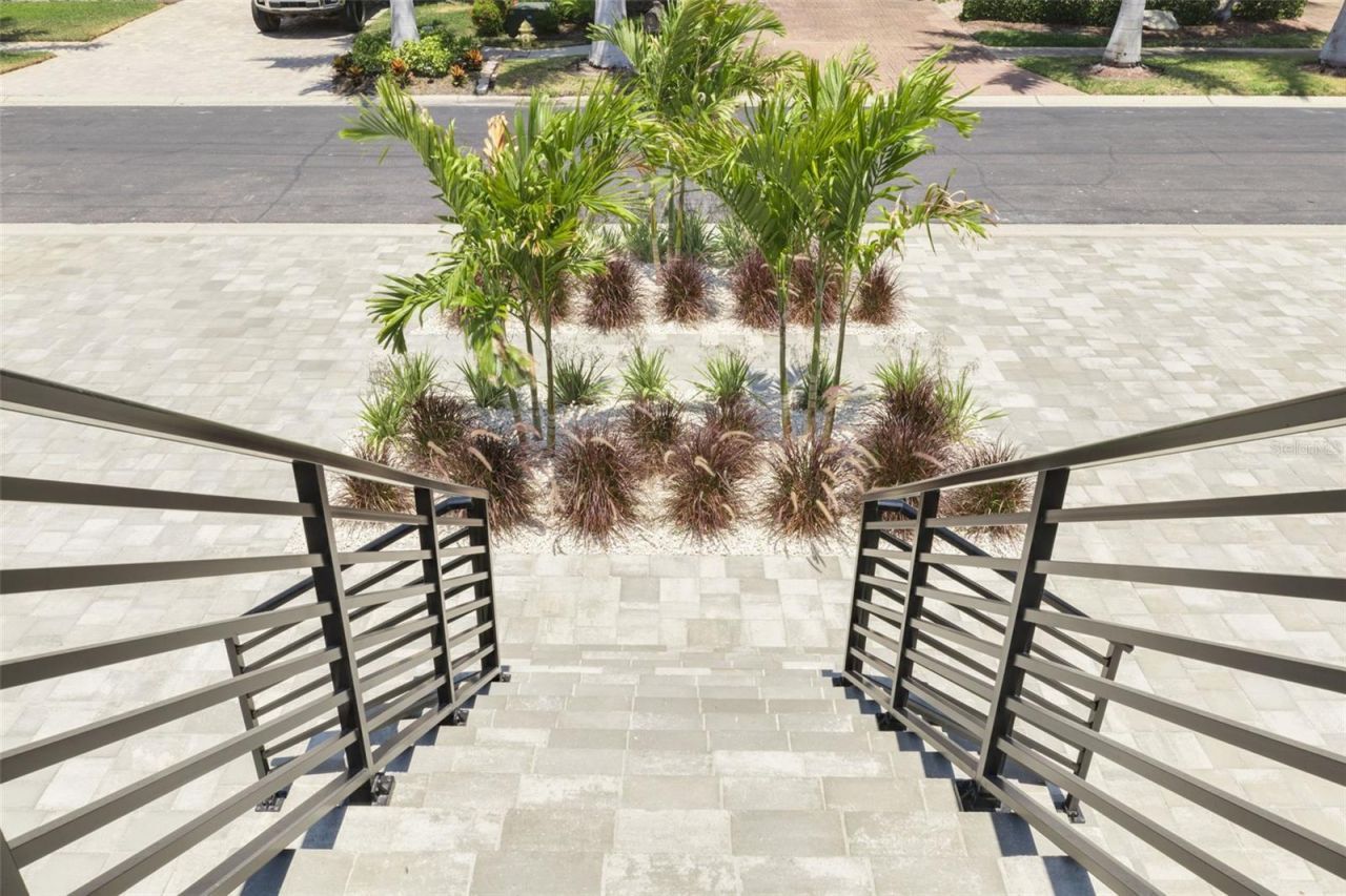 6012 Kipps Colony Drive E, Gulfport, FL 33707 Photo