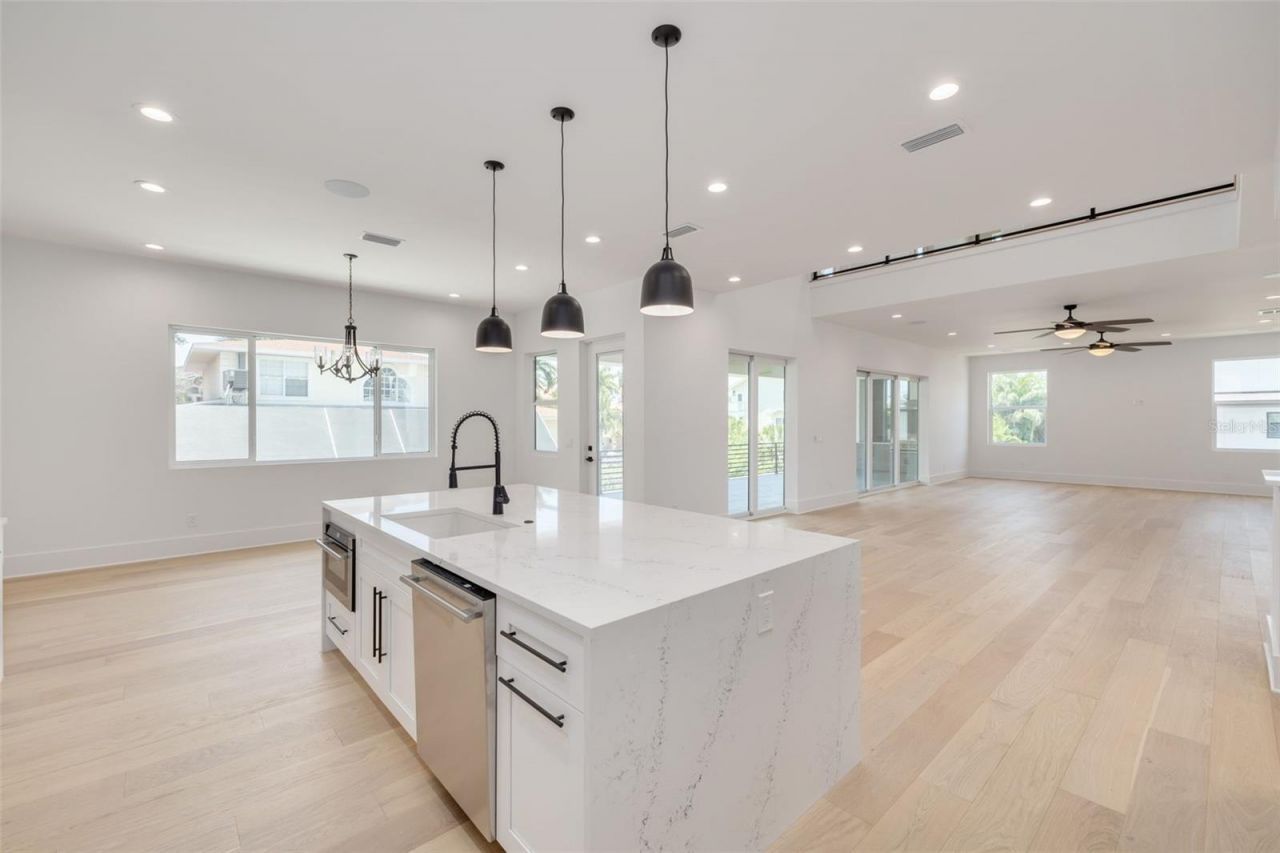 6012 Kipps Colony Drive E, Gulfport, FL 33707 Photo