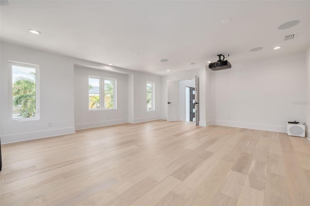 6012 Kipps Colony Drive E, Gulfport, FL 33707 Photo