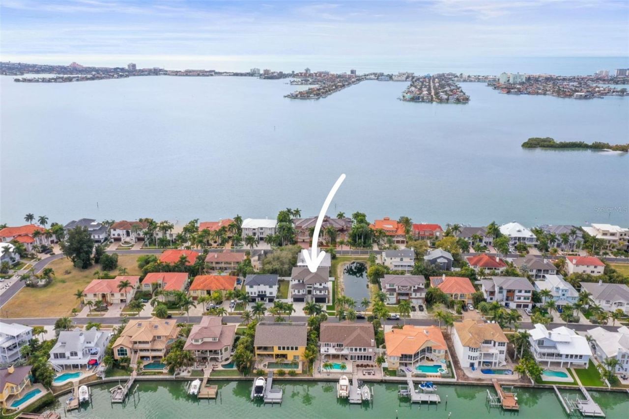 6012 Kipps Colony Drive E, Gulfport, FL 33707 Photo