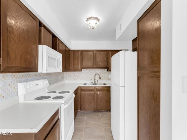 2221 W FARMDALE Avenue, Unit 17, Mesa, AZ 85202