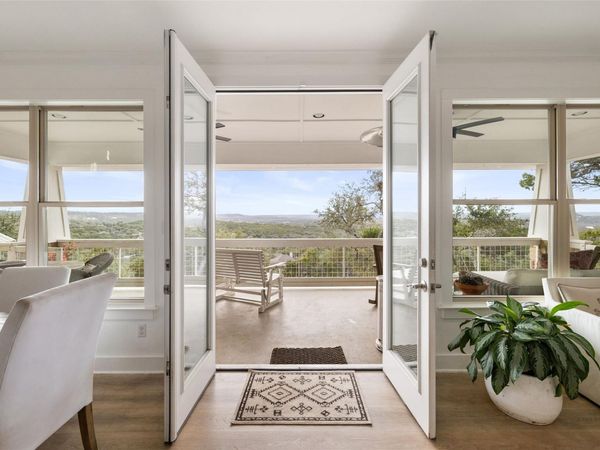 114 Crest View DR, Wimberley, TX 78676