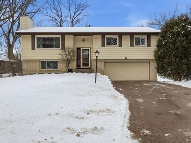 1107 Welcome Avenue N, Golden Valley, MN 55422