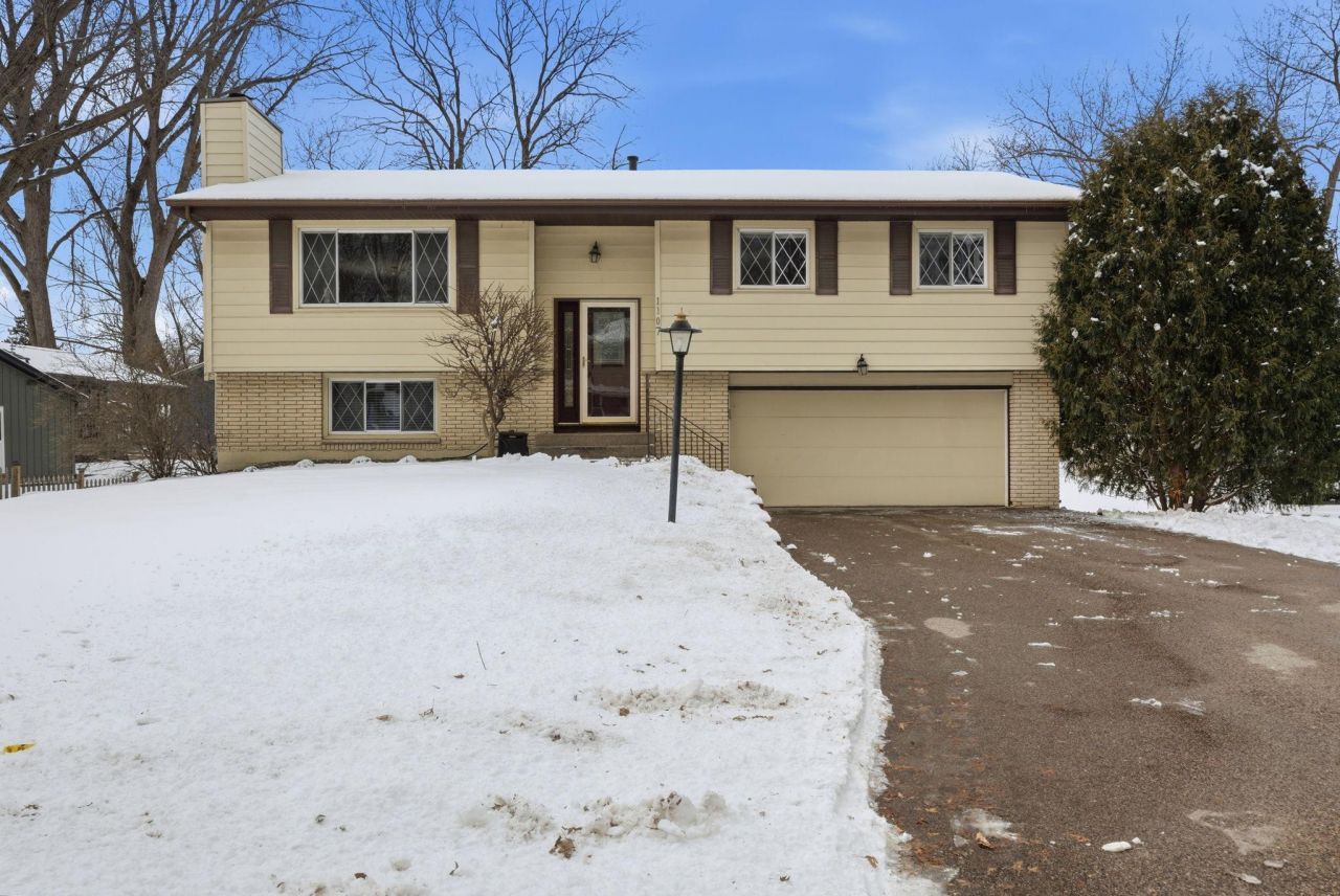 1107 Welcome Avenue N, Golden Valley, MN 55422 Main Photo