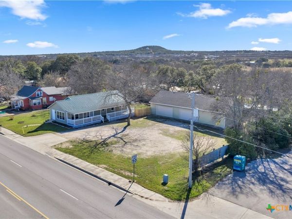 808 N Water Street , Burnet, TX 78611
