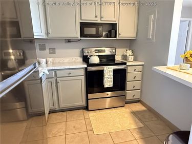 1800 Roundhill Road, Unit 907, Charleston, WV 25314