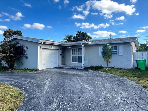 8450 NW 26th St, Sunrise, FL 33322