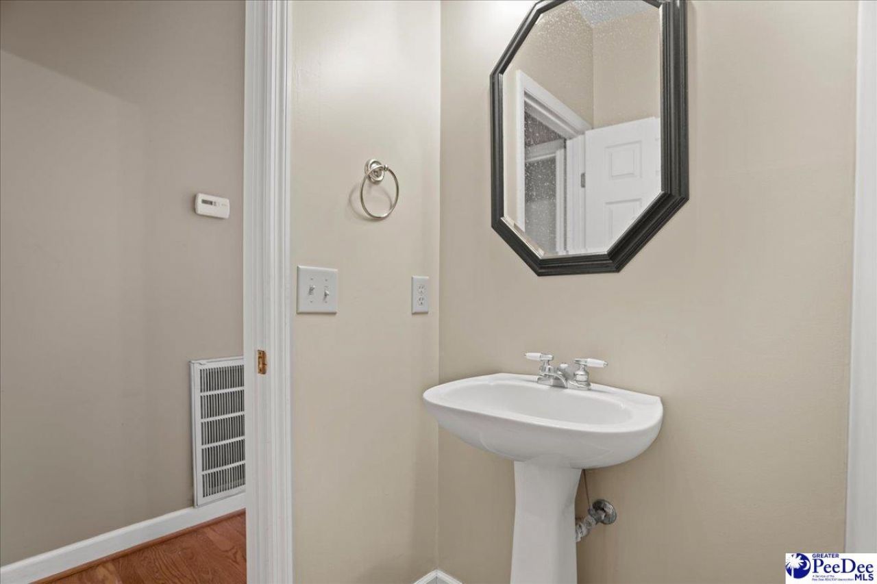 1614 Westview Dr Photo 18