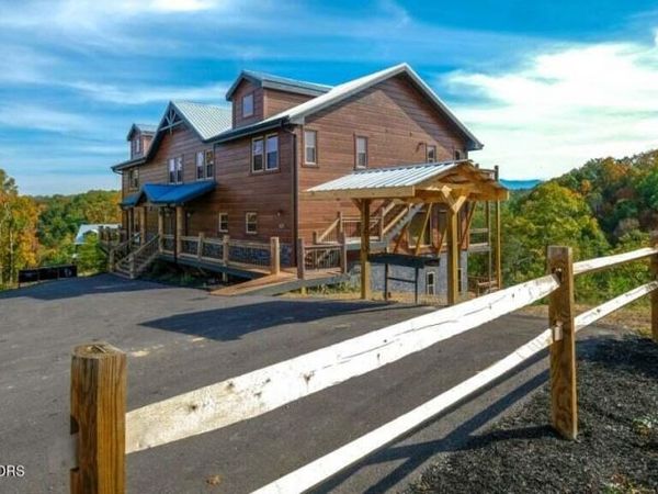 1481 Sleepy Valley Lane, Sevierville, TN 37876