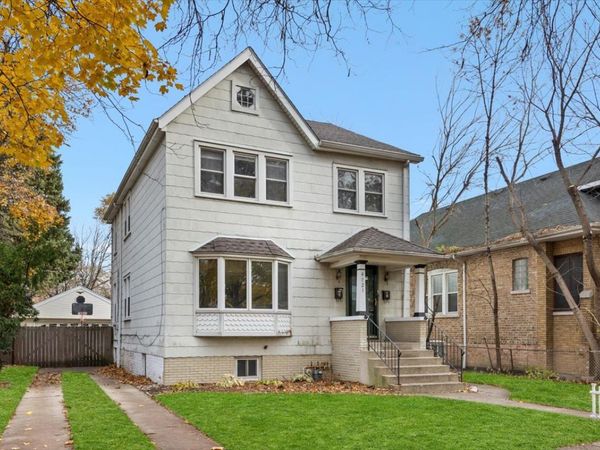 4721 N Kenton Avenue, Chicago, IL 60630